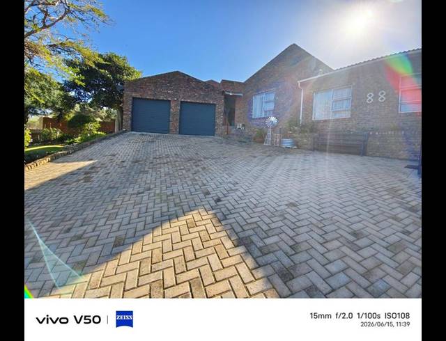 4 BEDROOM HOUSE FOR SALE IN DANA BAY